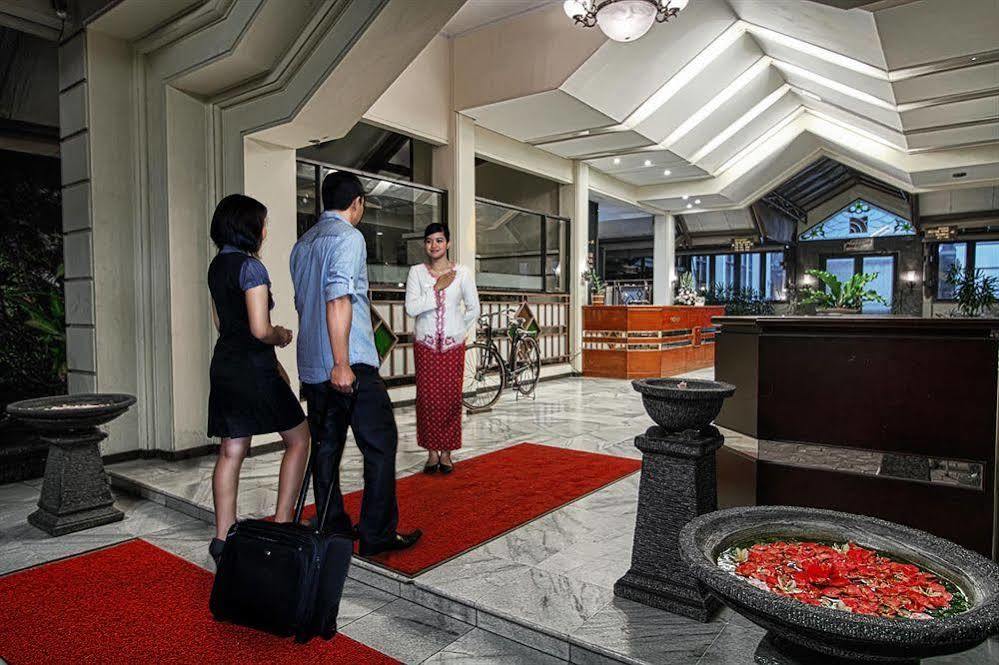 Hotel Montana Dua Маланг Екстер'єр фото