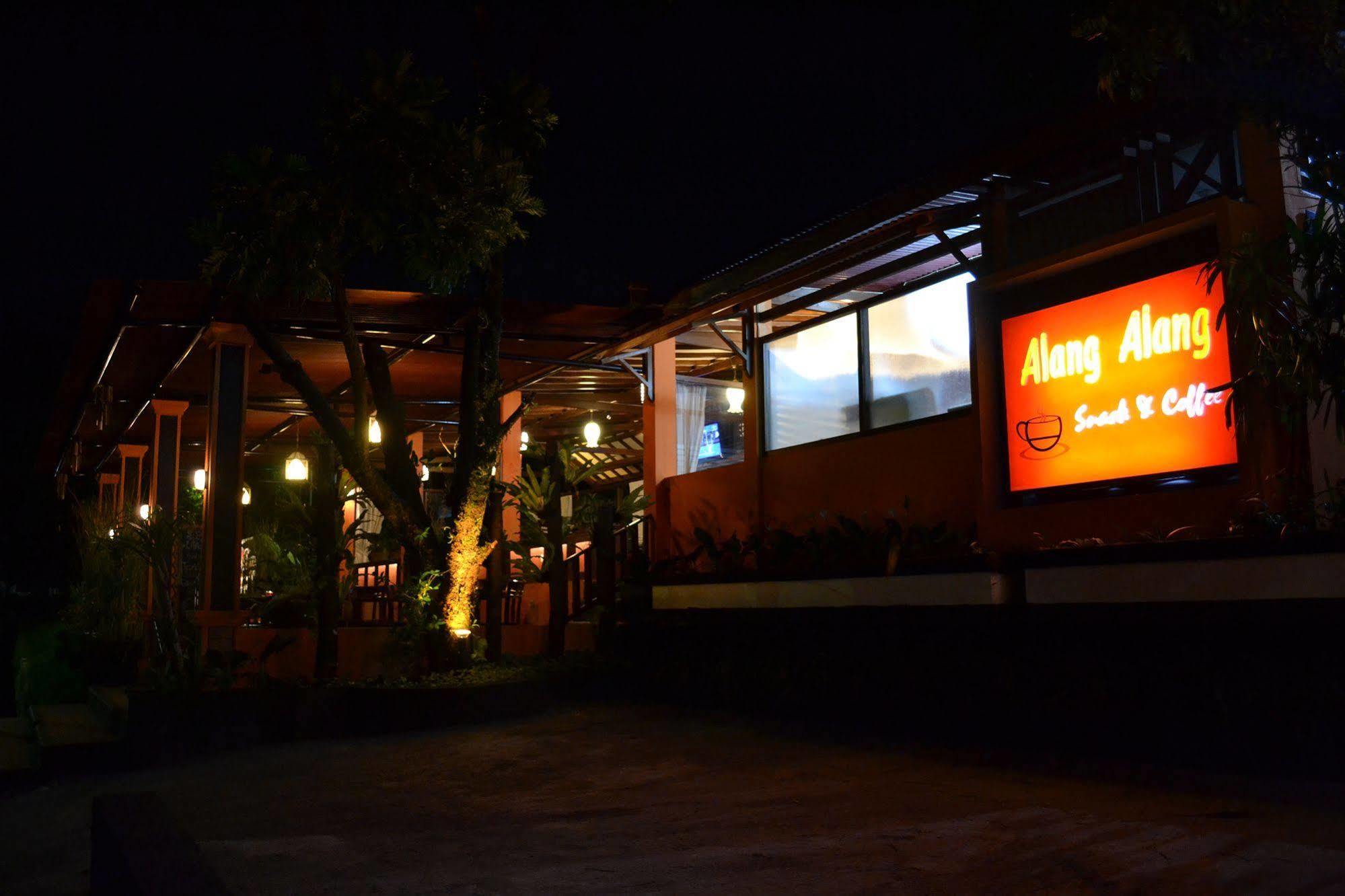 Hotel Montana Dua Маланг Екстер'єр фото